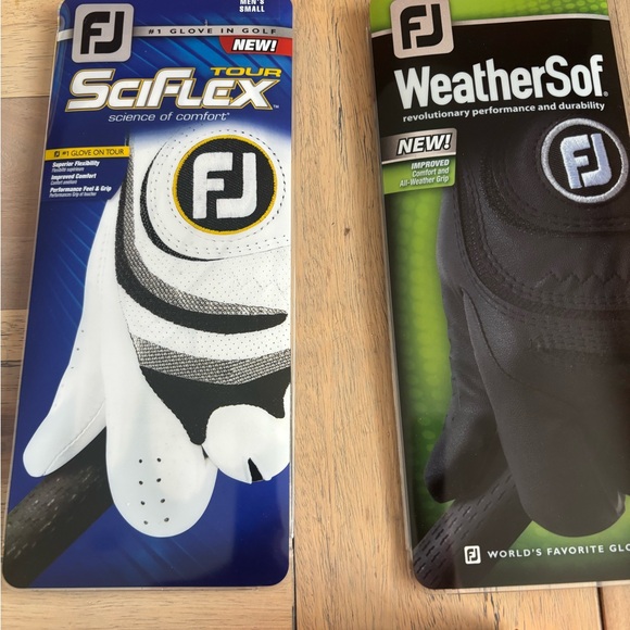 FootJoy SciFlex and WeatherSof Gloves in White and Black - Picture 3 of 6